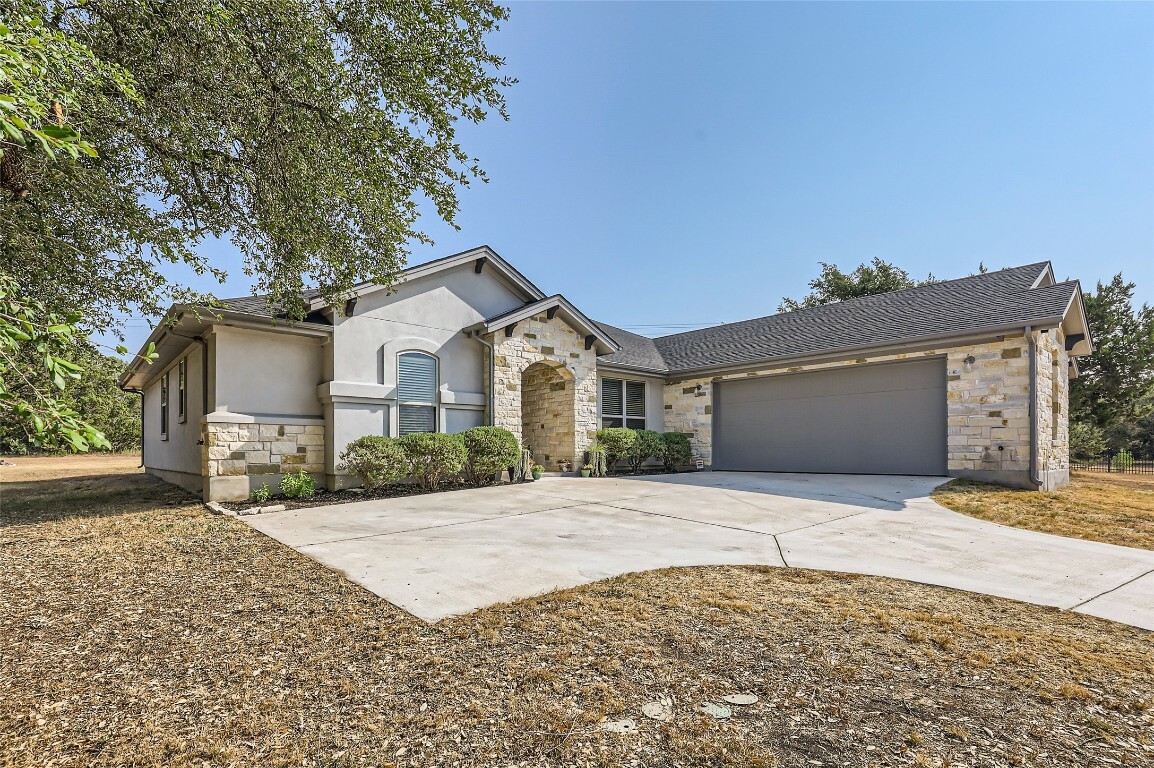 Property Photo:  102 Paloma Place  TX 78642 