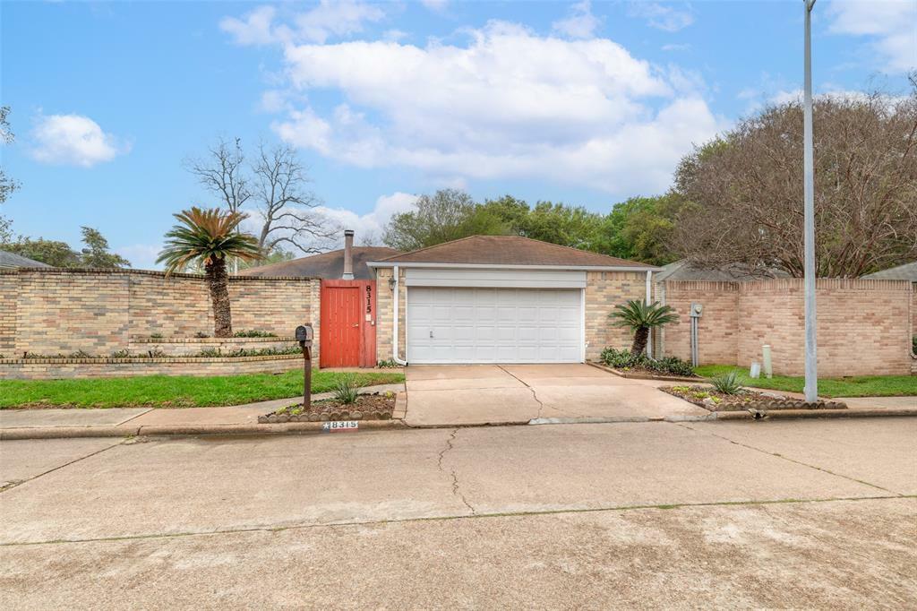 Property Photo:  8315 Shadow Wind Drive  TX 77040 