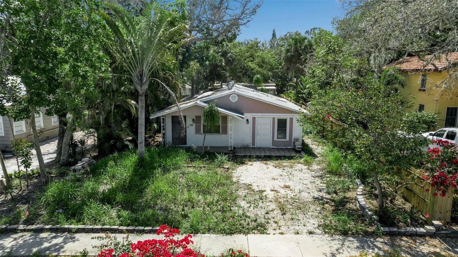 Property Photo:  996 Virginia Dr  FL 34234 