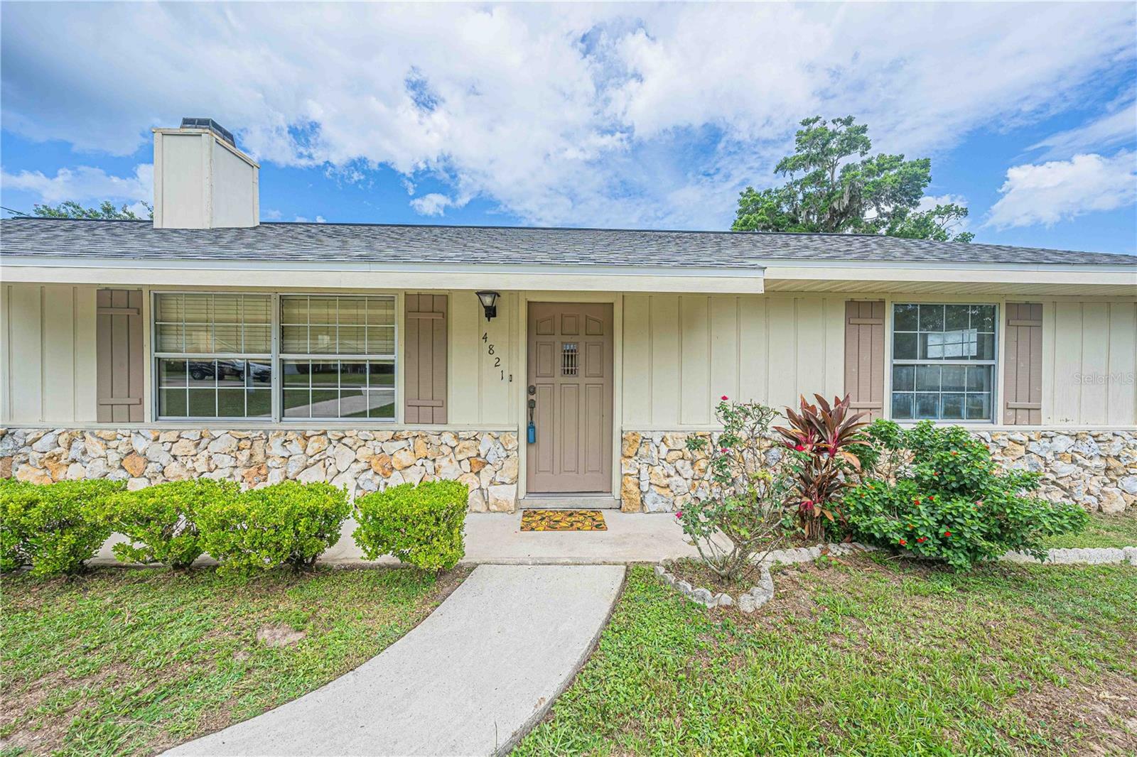 Property Photo:  4821 SE 33rd Terrace  FL 34480 