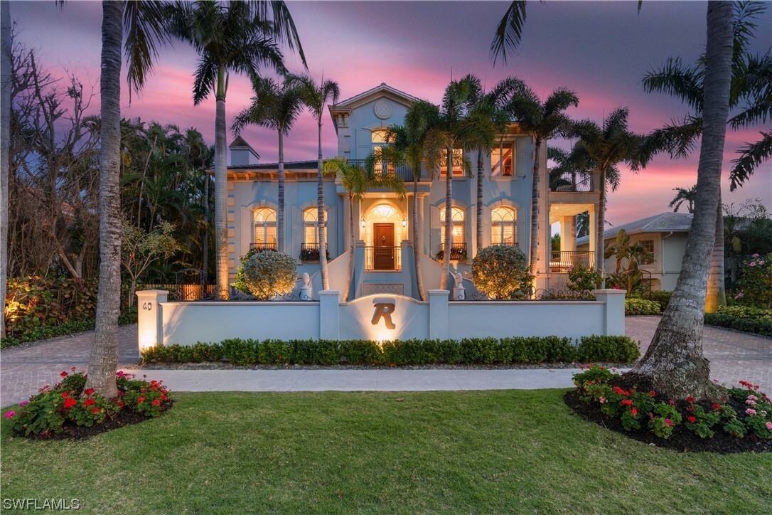 Property Photo: 40 5th Avenue S FL 34102