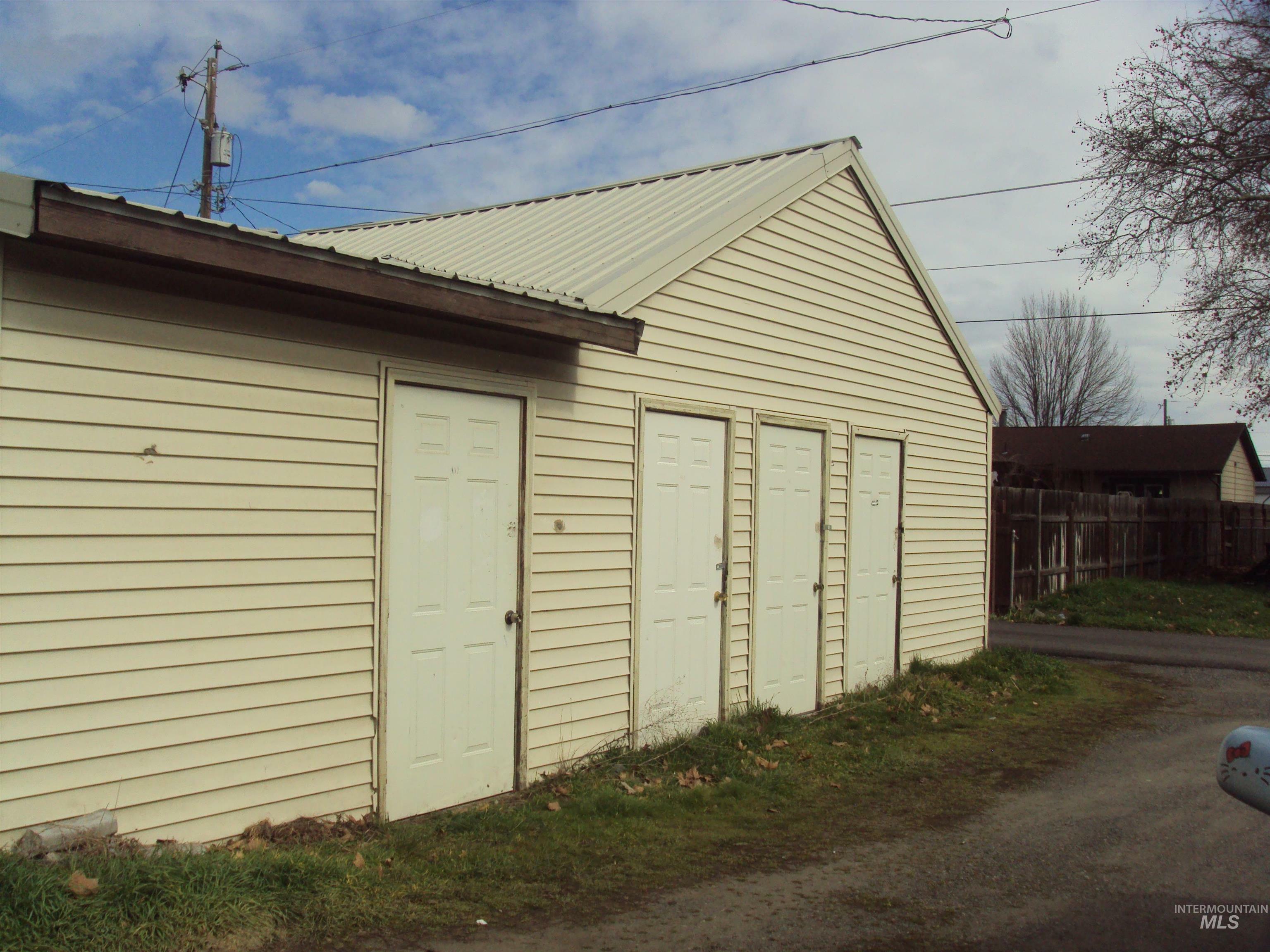 Property Photo: 409, 411, 413 &Amp 9th Street WA 99403