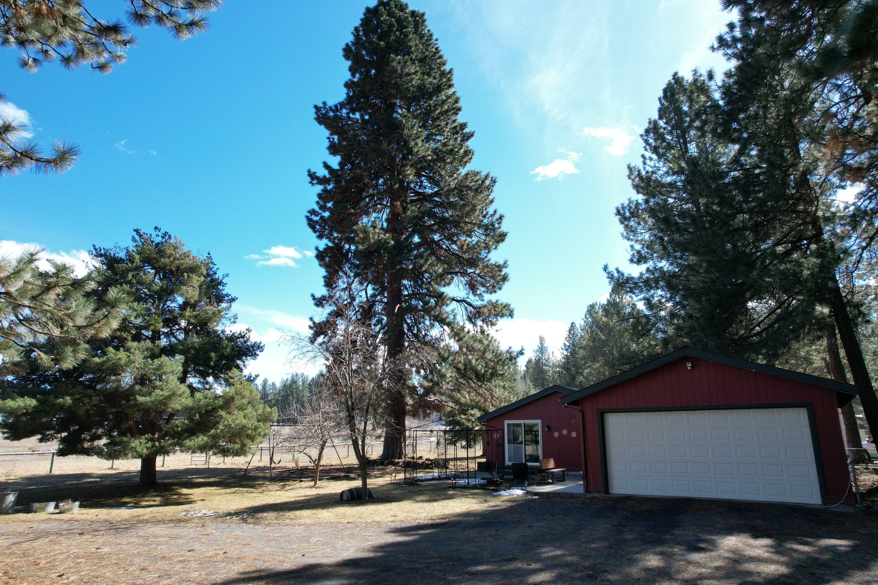 Property Photo:  60315 Tekampe Road  OR 97702 