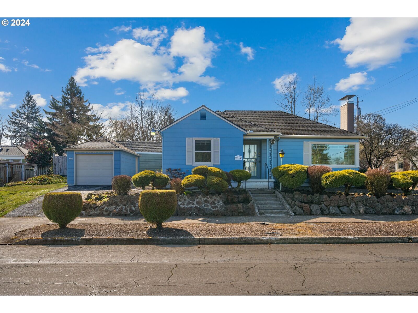 Property Photo: 3504 NE Alberta Ct OR 97211