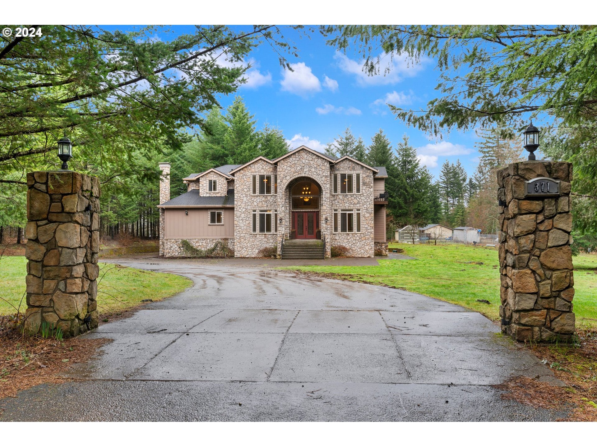 Property Photo:  371 Panda Rd  WA 98671 