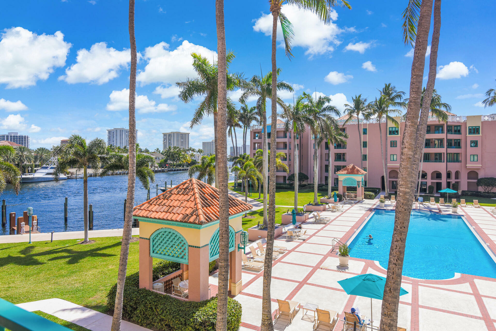 Property Photo: 100 SE 5th Avenue 305 FL 33432