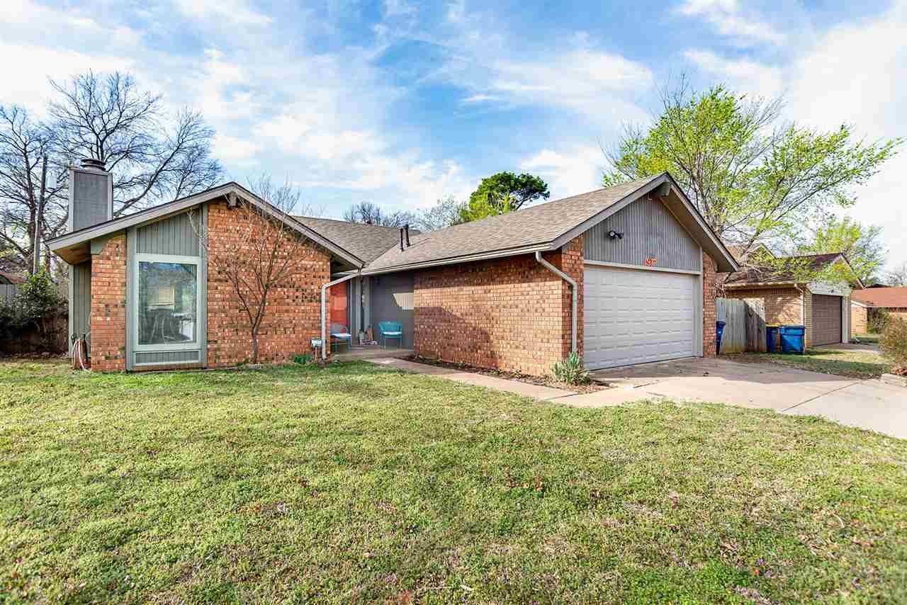 Property Photo: 1917 E 3rd OK 74074