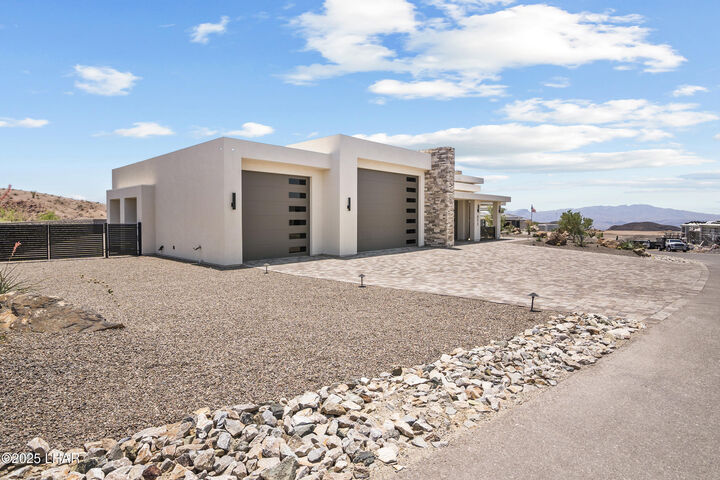 Property Photo: 6273 Avienda De Los Colinas AZ 86406