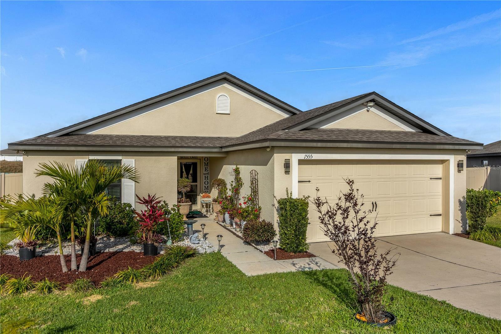 Property Photo:  1555 Swan Lake Circle  FL 33838 