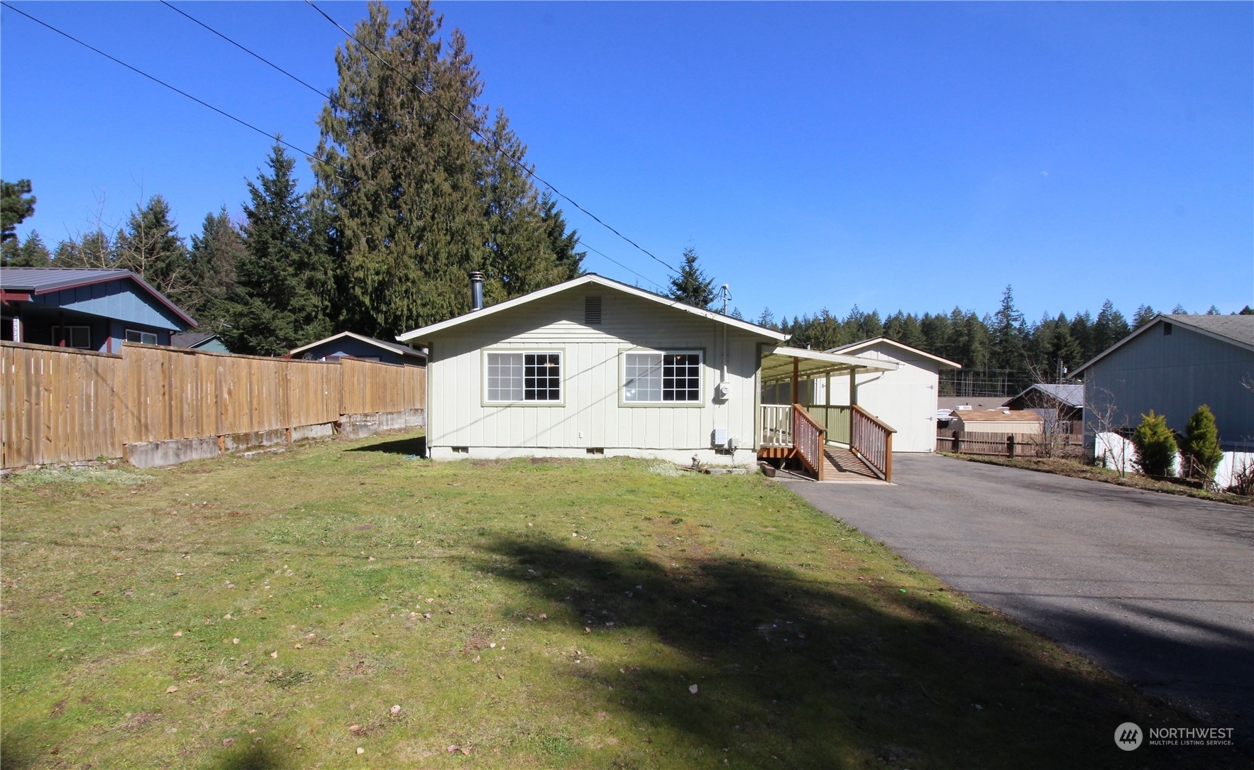 Property Photo:  20601 Lapaloma Drive E  WA 98391 