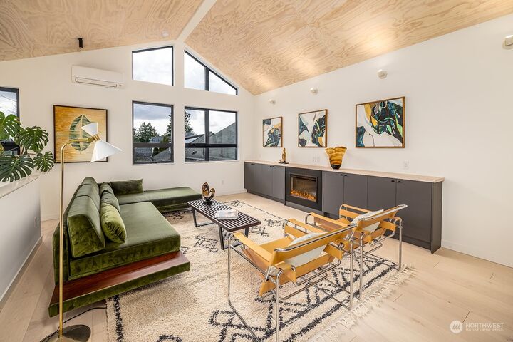 8054 Brooklyn Avenue NE C  Seattle WA 98115 photo