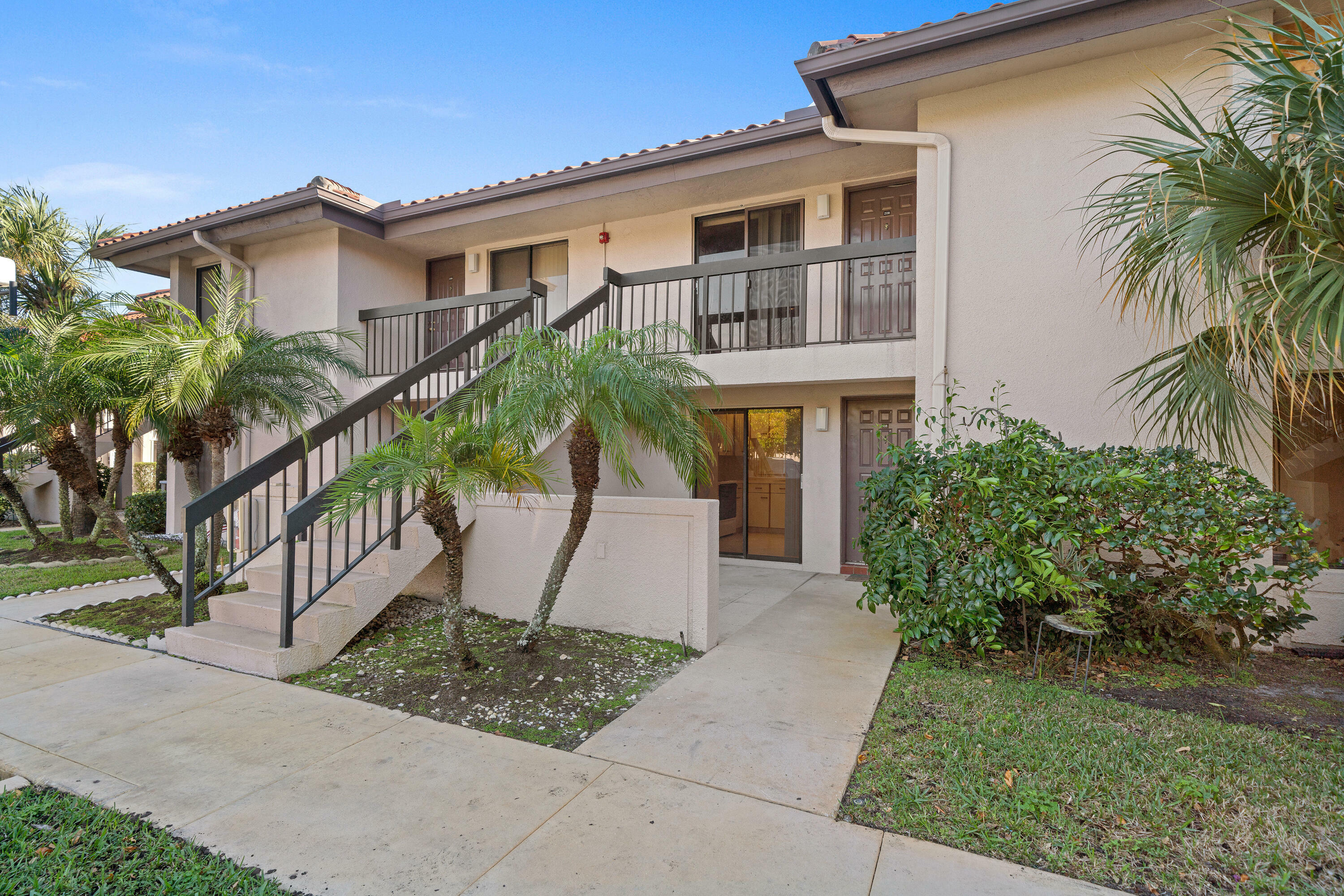 Property Photo:  400 Club Circle 108  FL 33487 