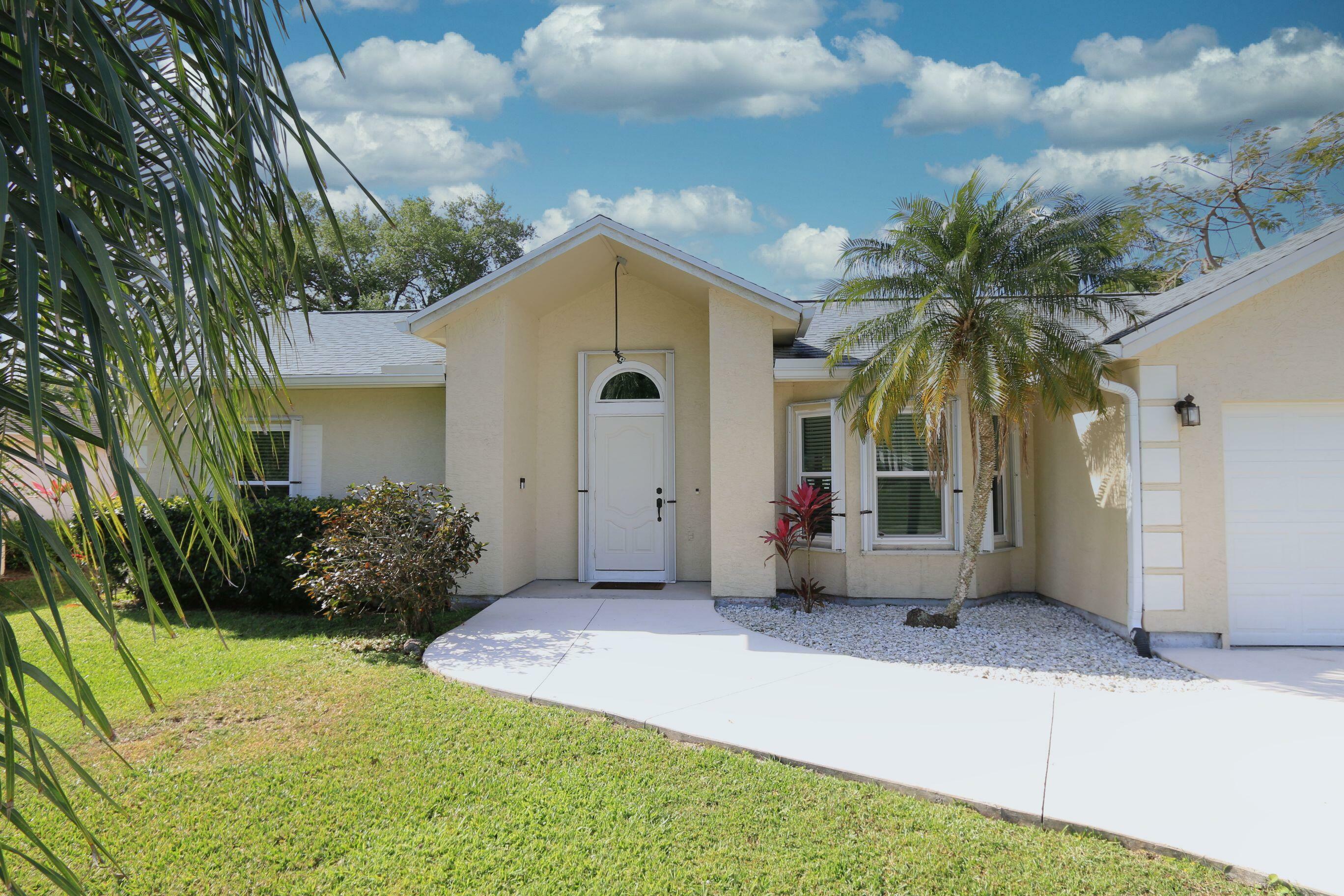 Property Photo:  1686 SW Fortune Road  FL 34953 