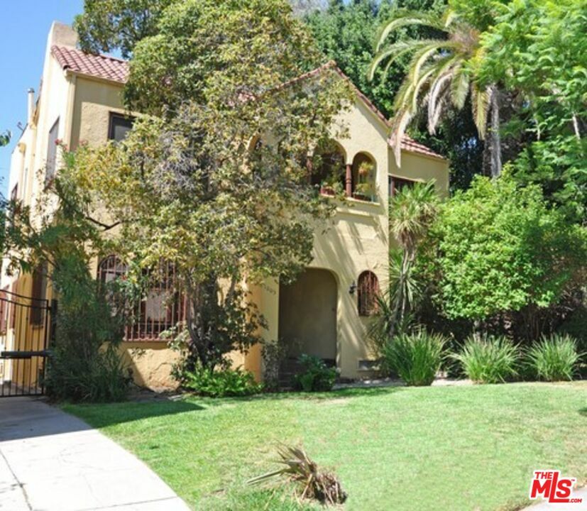 Property Photo:  1005  N Genesee Ave  CA 90046 