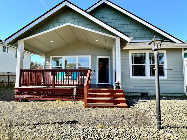 Property Photo:  915  Pacific Surf Avenue SW  WA 98569 