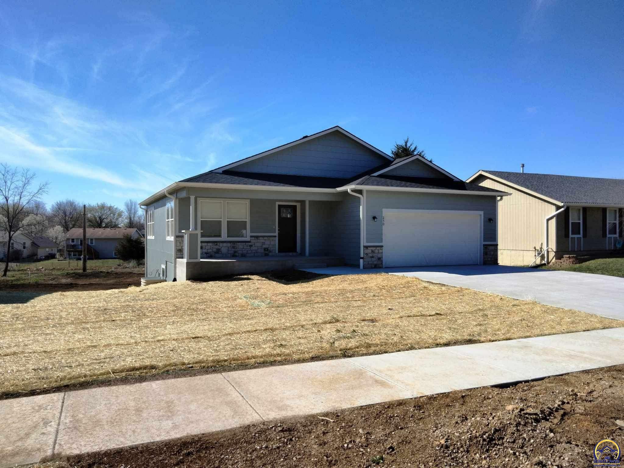 Property Photo:  250 E 6th St  KS 66402 