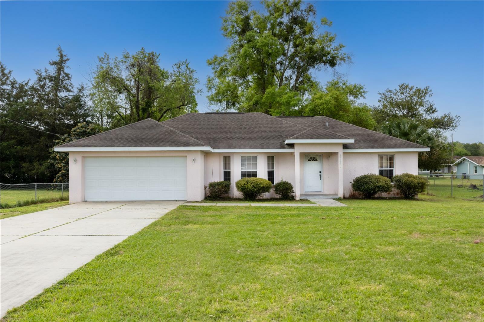 Property Photo: 3740 SE 136th Place FL 34491