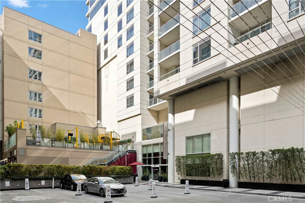 Property Photo:  6250 Hollywood Boulevard 4D  CA 90028 