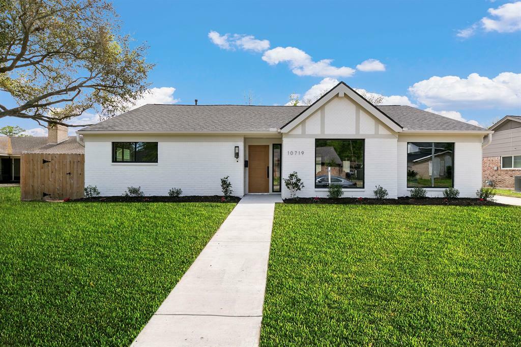 Property Photo:  10719 Lynbrook Drive  TX 77042 