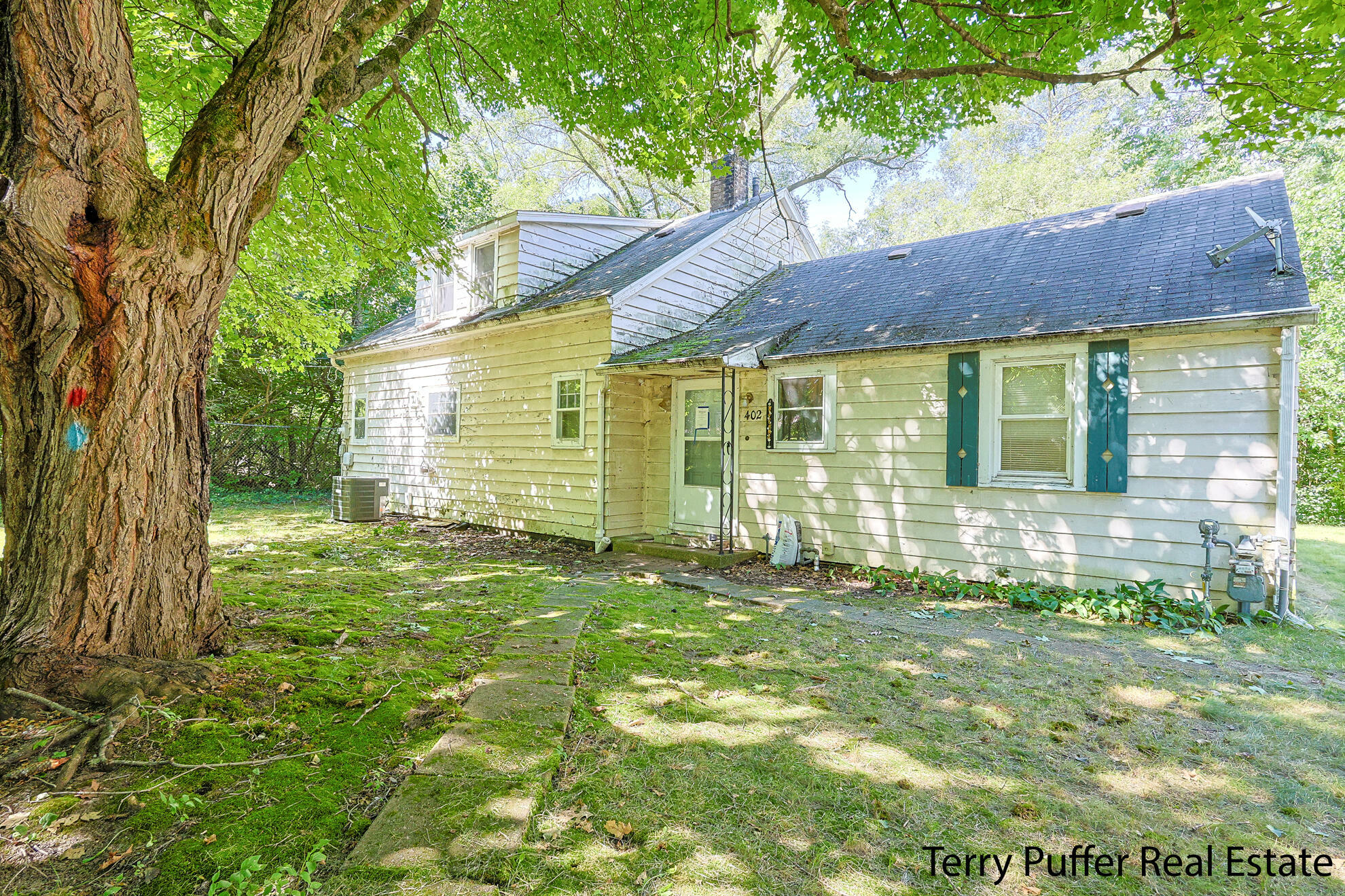 402 Searles Avenue  Benton Harbor MI 49022 photo