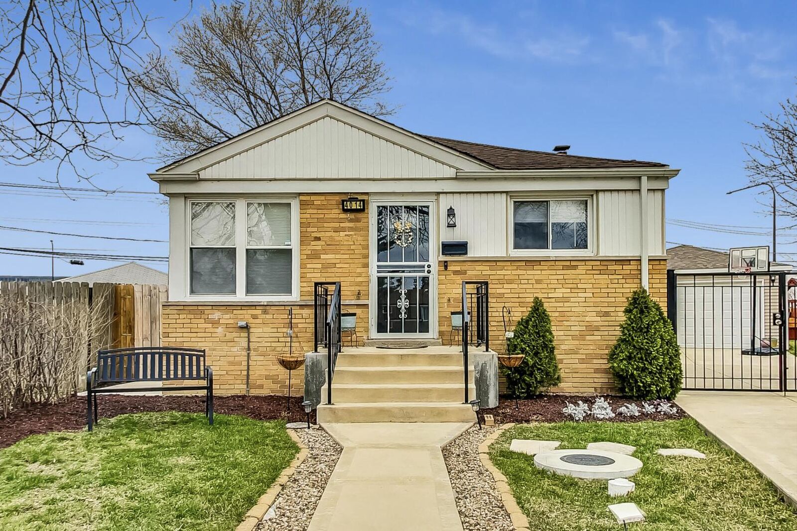 Property Photo:  4014 W 77th Place  IL 60652 