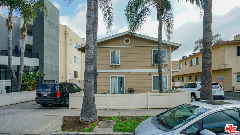 Property Photo: 4528 Murietta Avenue CA 91423