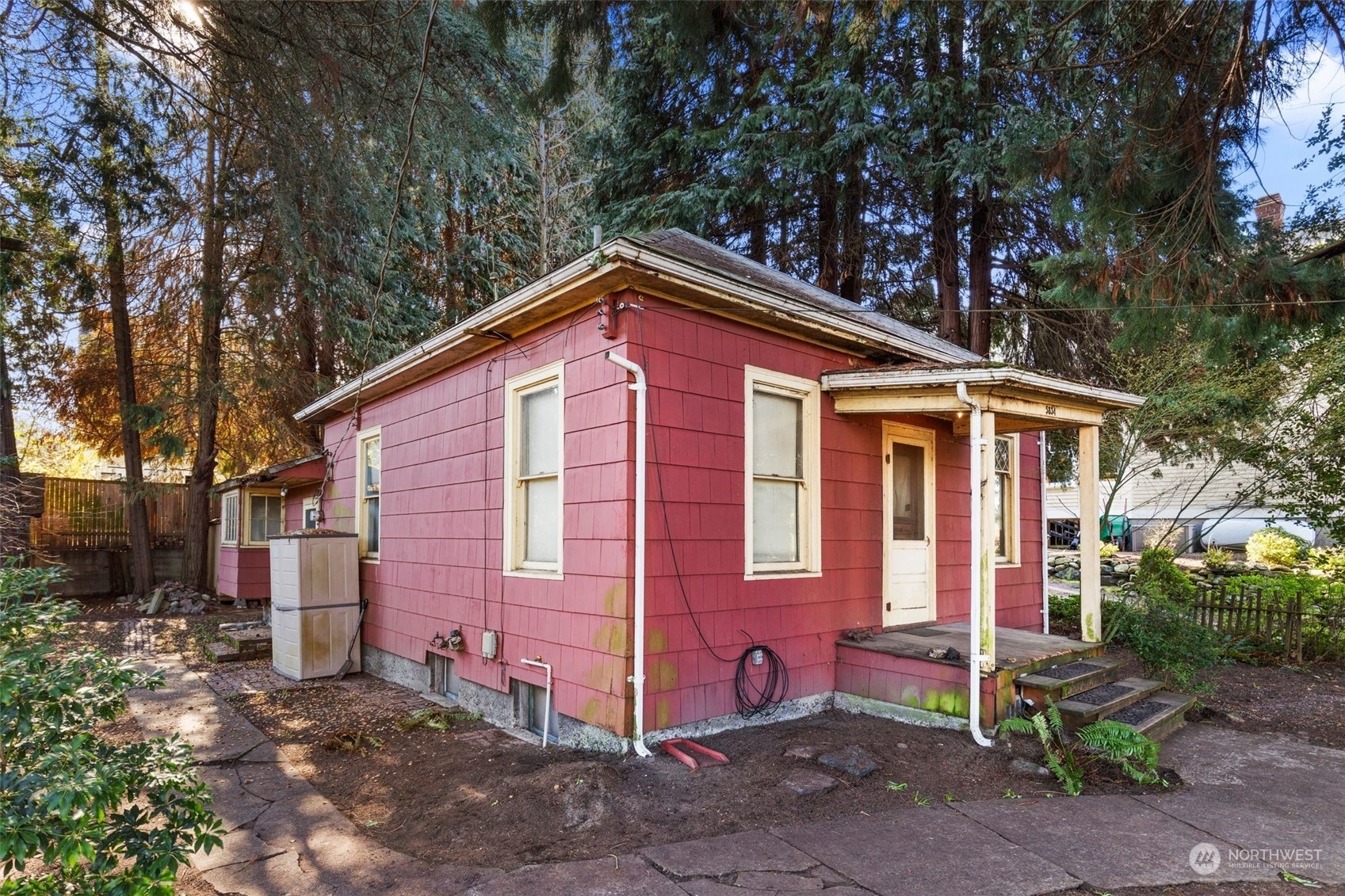 Property Photo:  5834 Woodlawn Avenue N  WA 98103 