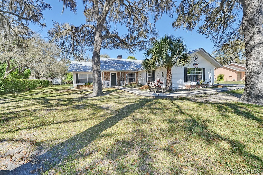 Property Photo:  2908 S Rose Avenue  FL 34450 