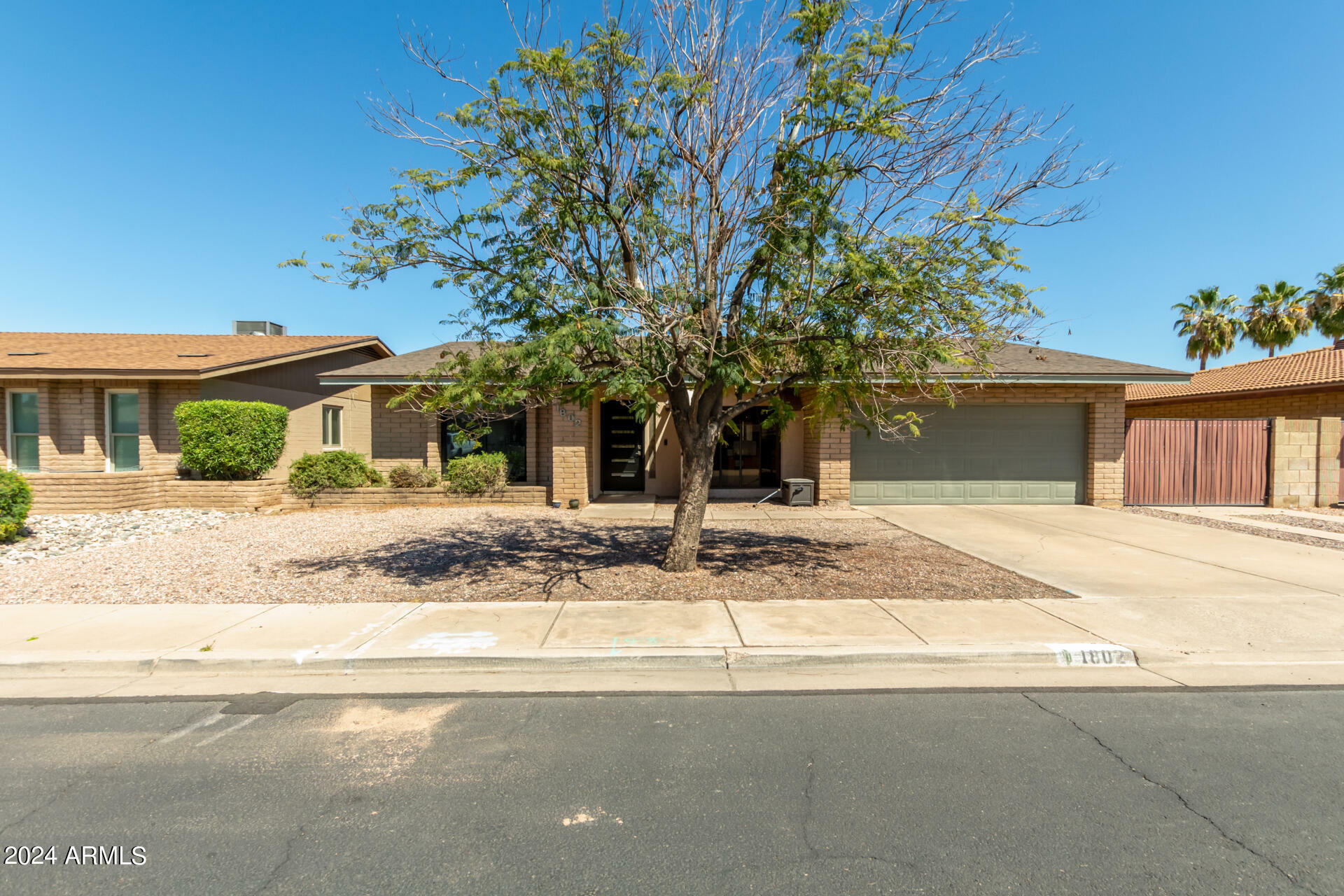 Property Photo:  1802 W Isleta Avenue  AZ 85202 