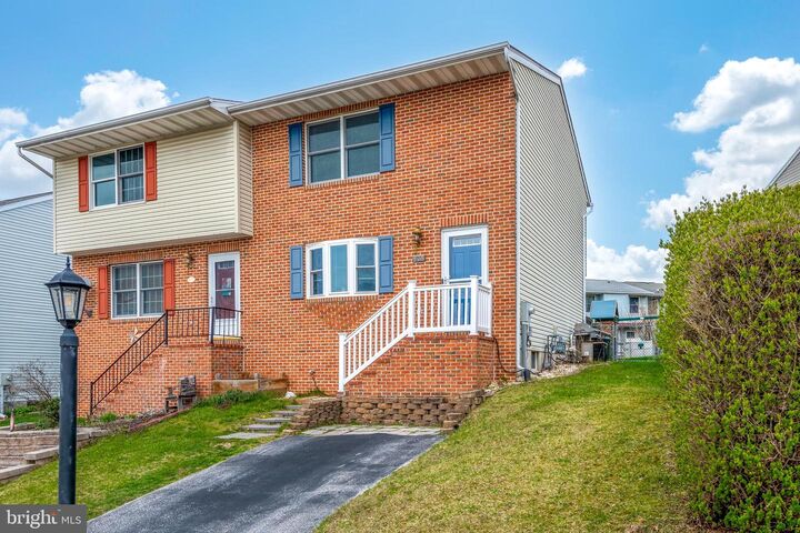 406 Debbie Court  Hanover PA 17331 photo