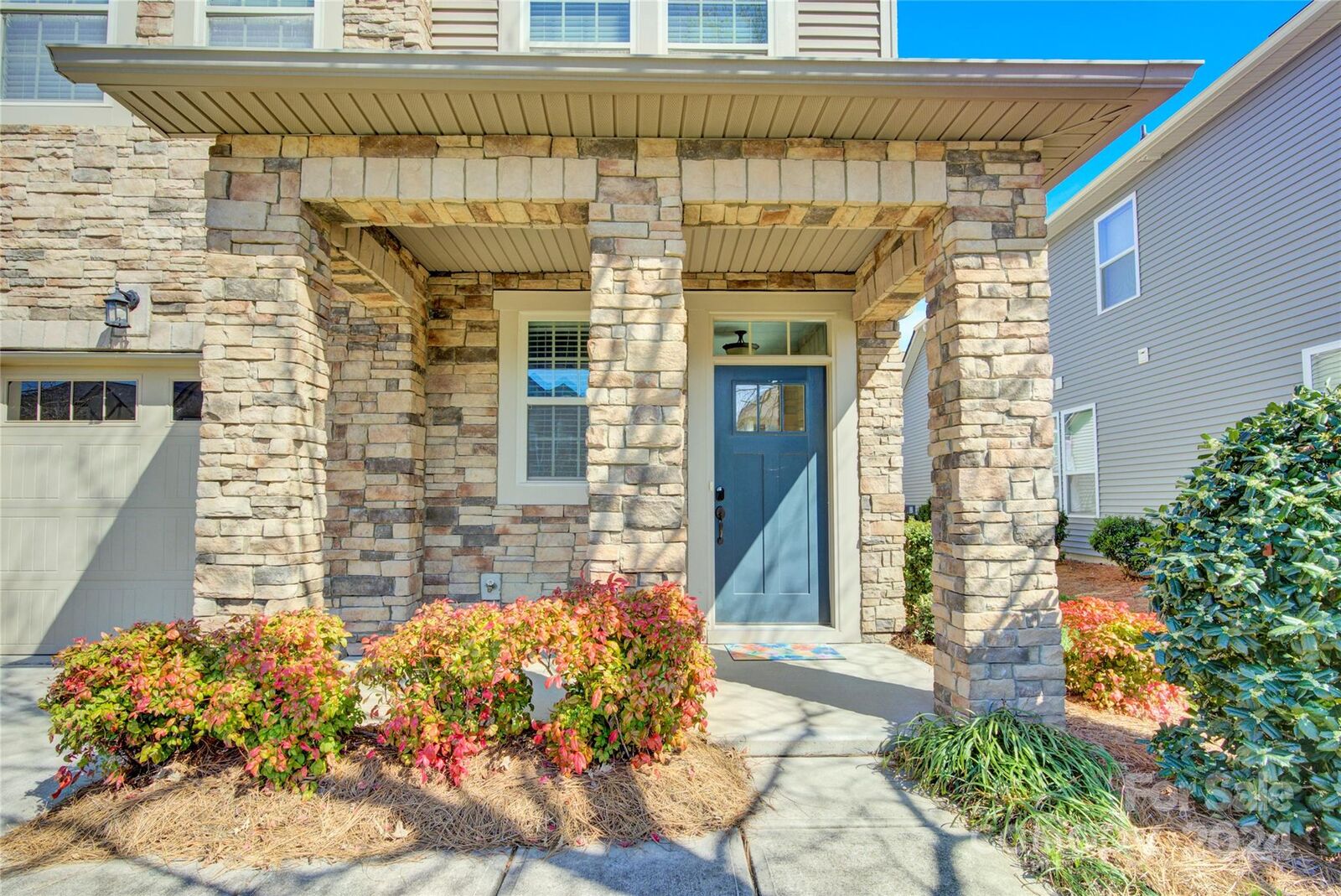 Property Photo: 5624 Stonewells Drive NC 28278