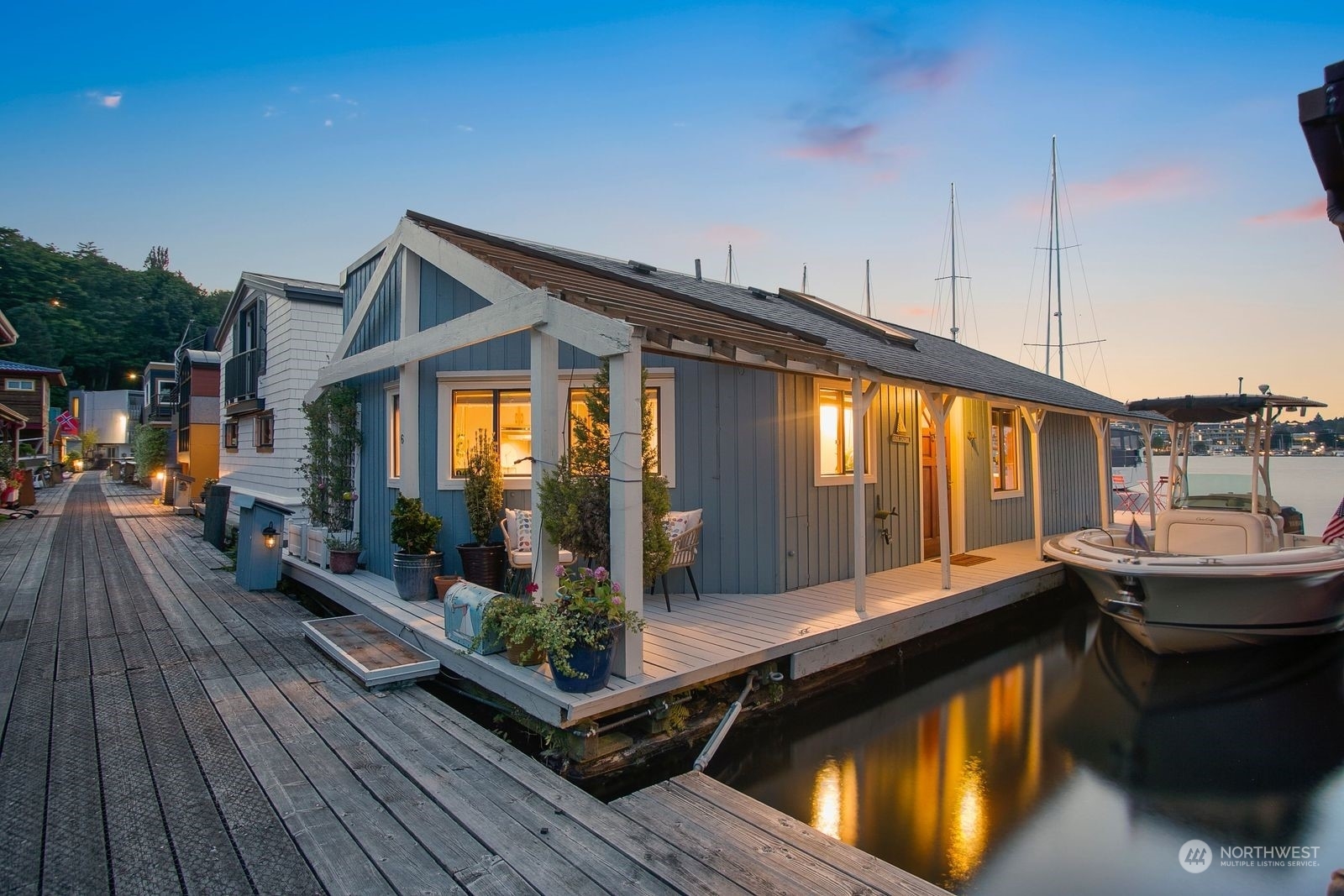 Property Photo:  2466 Westlake Avenue N 6  WA 98109 