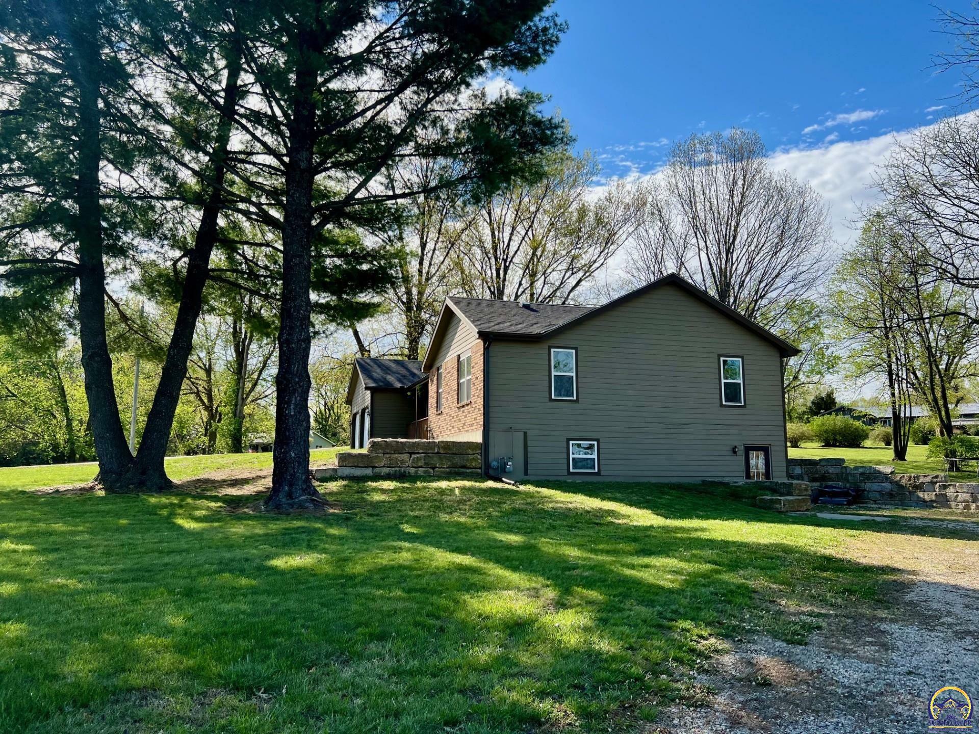 Property Photo:  625 Monroe St  KS 66066 