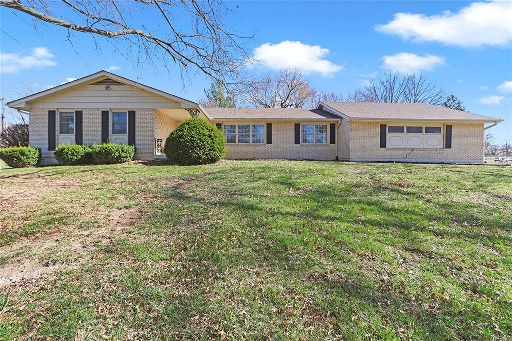 2 Maple Circle  Smithville MO 64089 photo