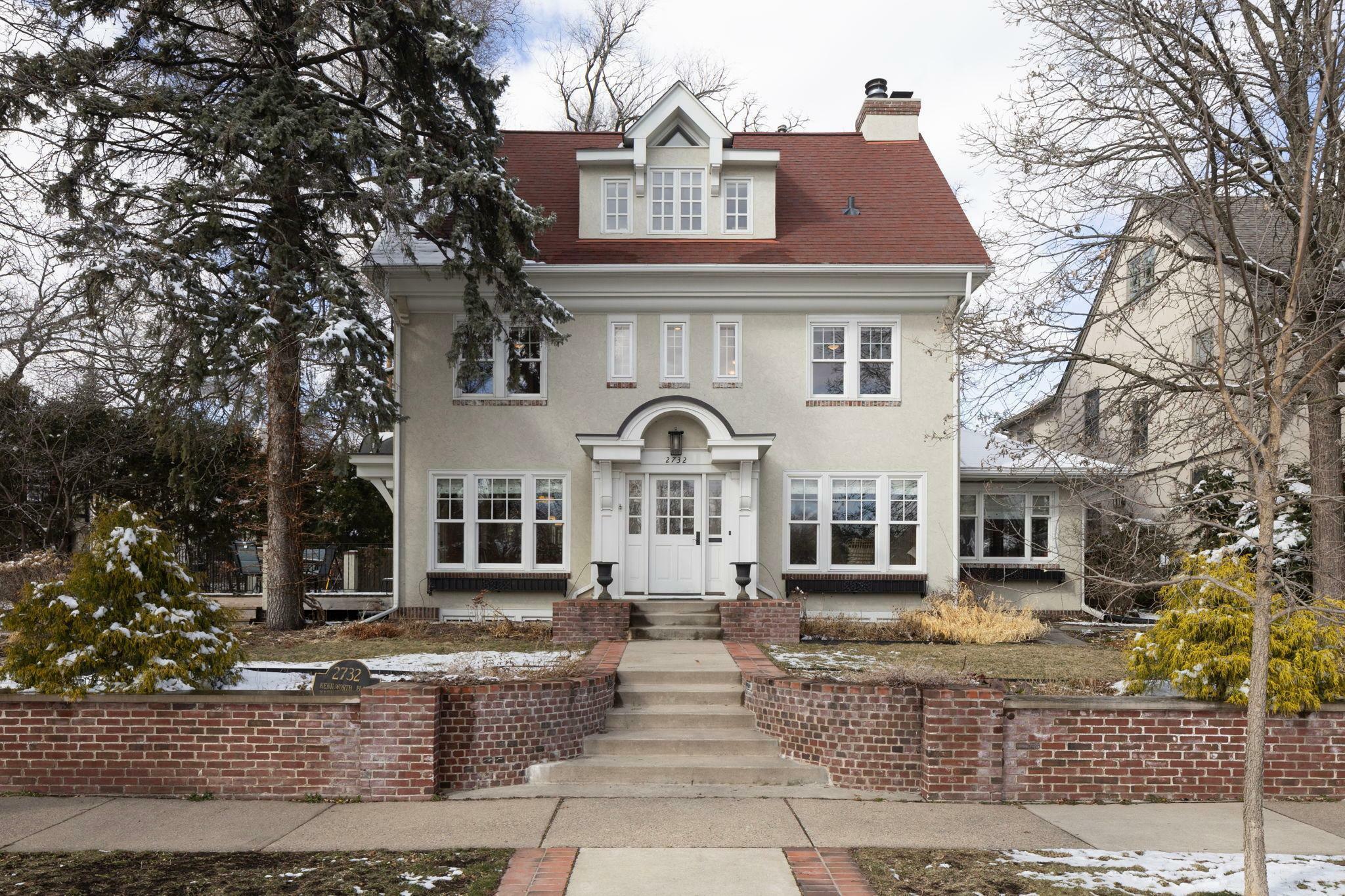 Property Photo:  2732 Kenilworth Place  MN 55405 