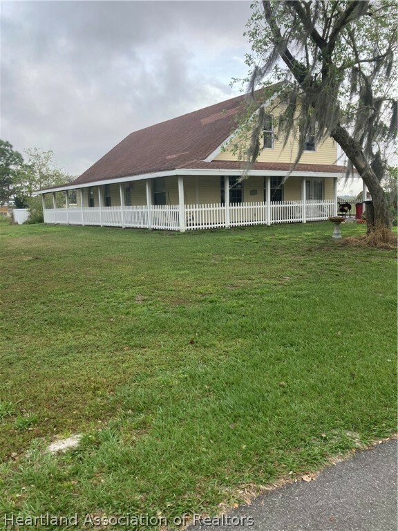 Property Photo:  200 Park Land Drive  FL 33852 