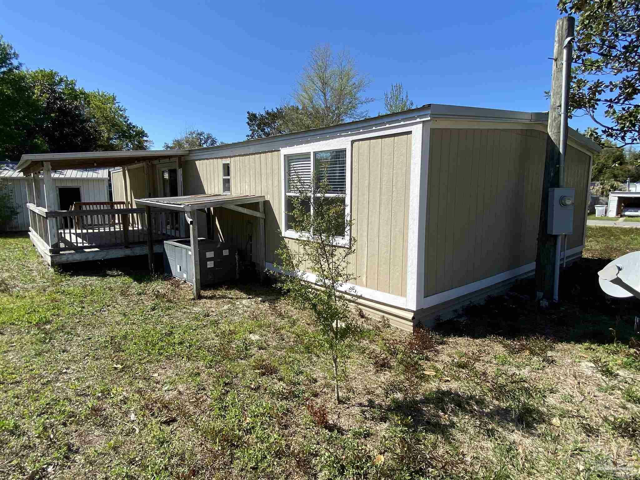 Property Photo:  5437 Maverick Ln  FL 32563 