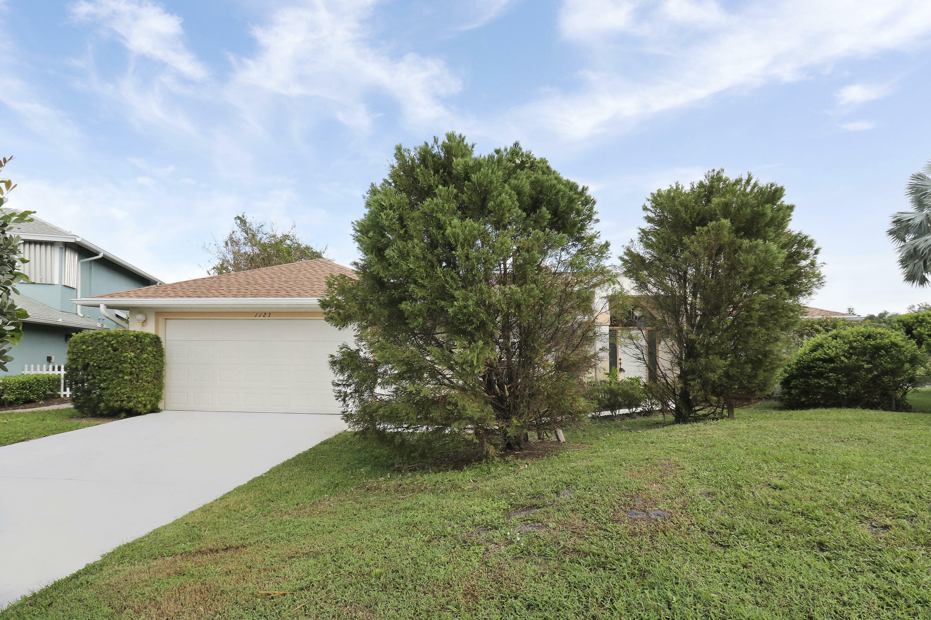 Property Photo:  1123 SW Oak Hollow Court  FL 34990 