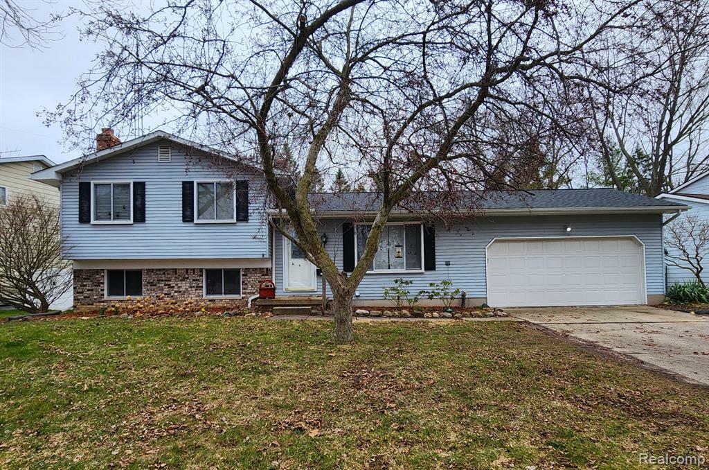 Property Photo:  326 Cedarwood  MI 48433 1873 