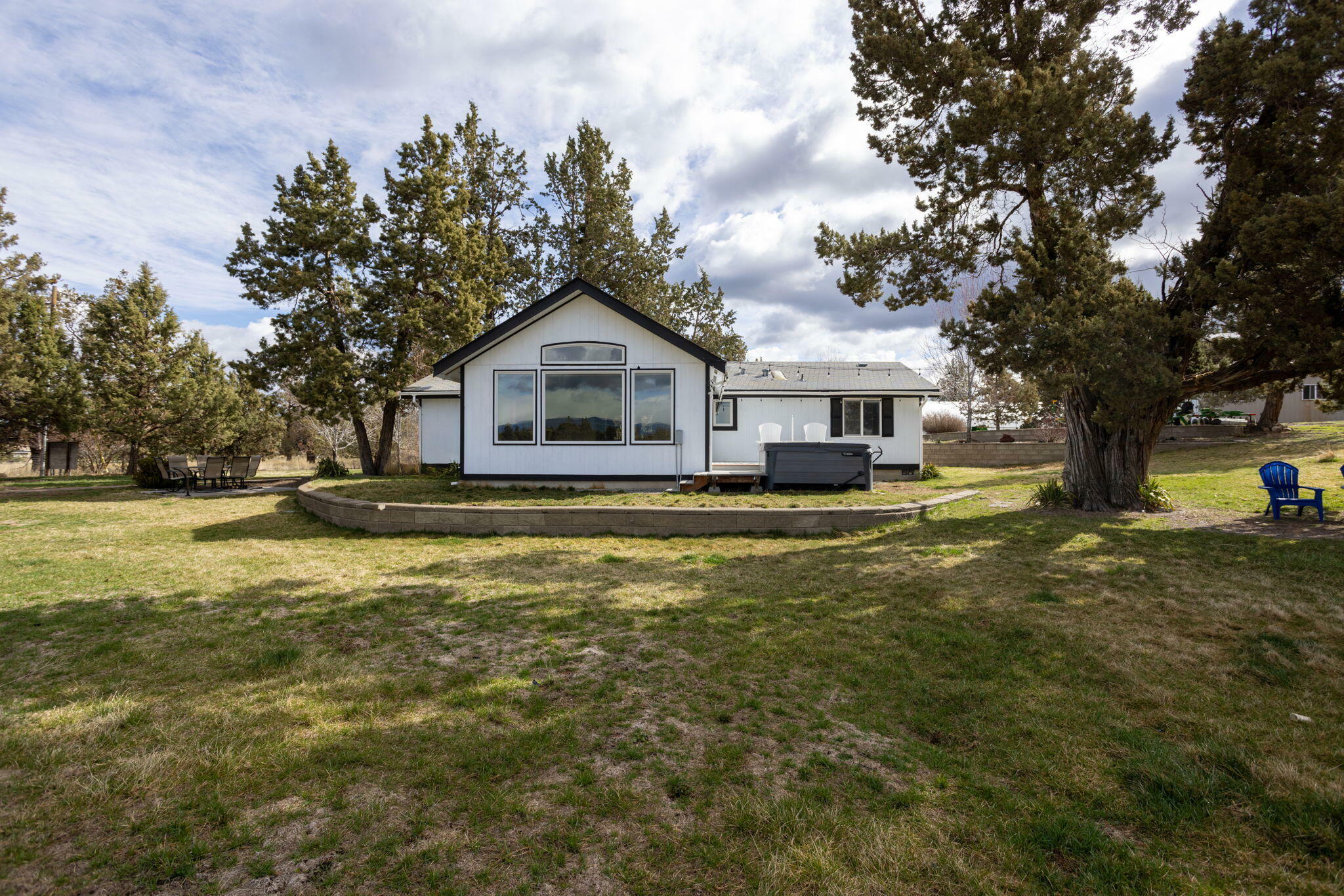 Property Photo:  63930 Deschutes Market Road  OR 97701 