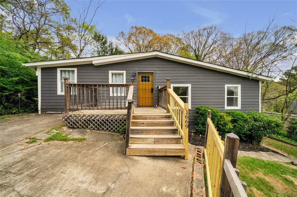 Property Photo: 1669 Mary George Avenue NW GA 30318