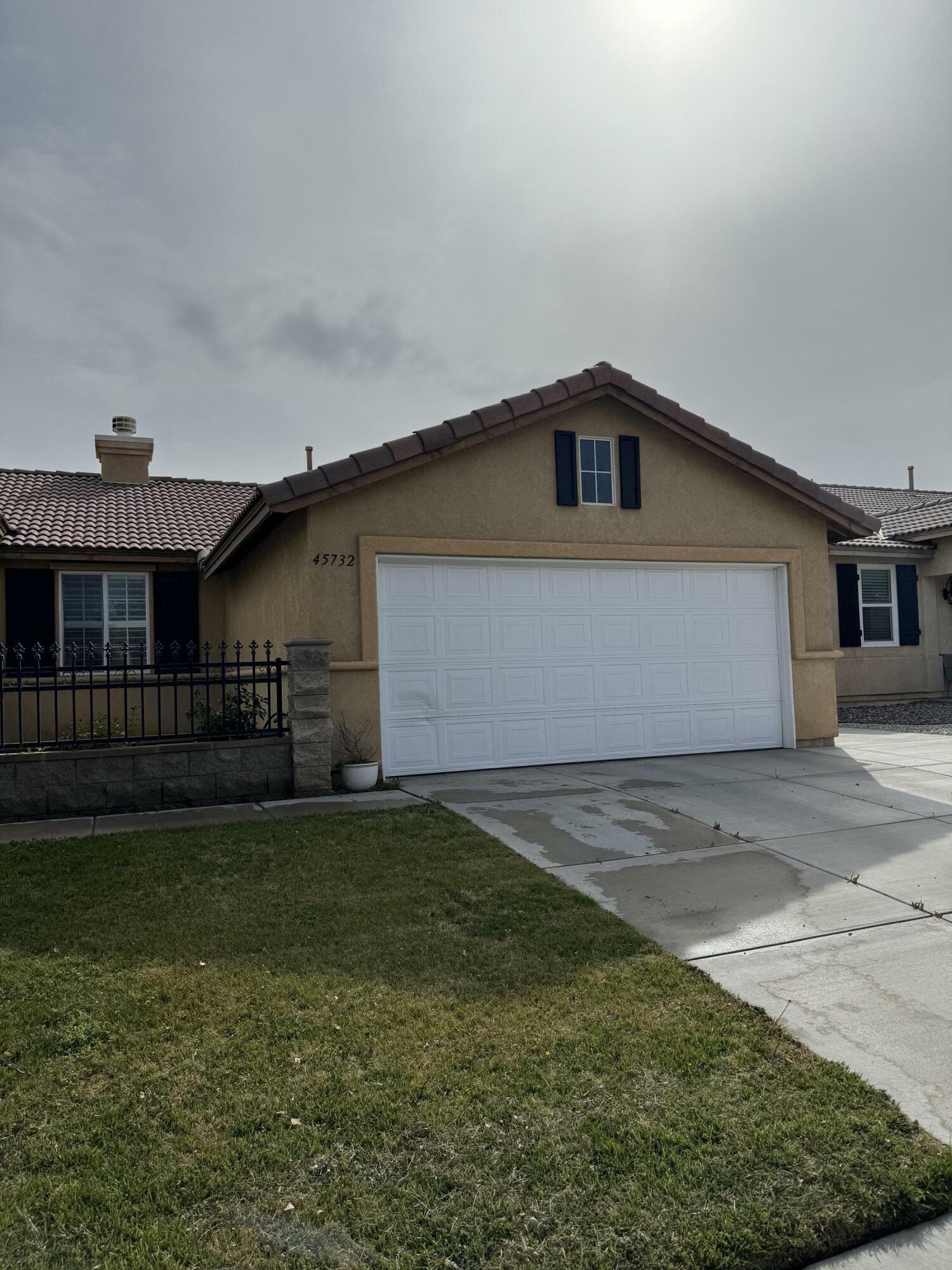 Property Photo:  45732 Coventry Court  CA 93534 