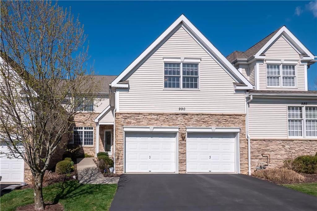 Property Photo: 990 East Homestead Lane PA 18042