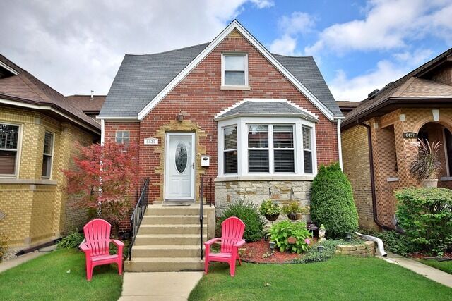 Property Photo: 6439 N Natoma Avenue IL 60631