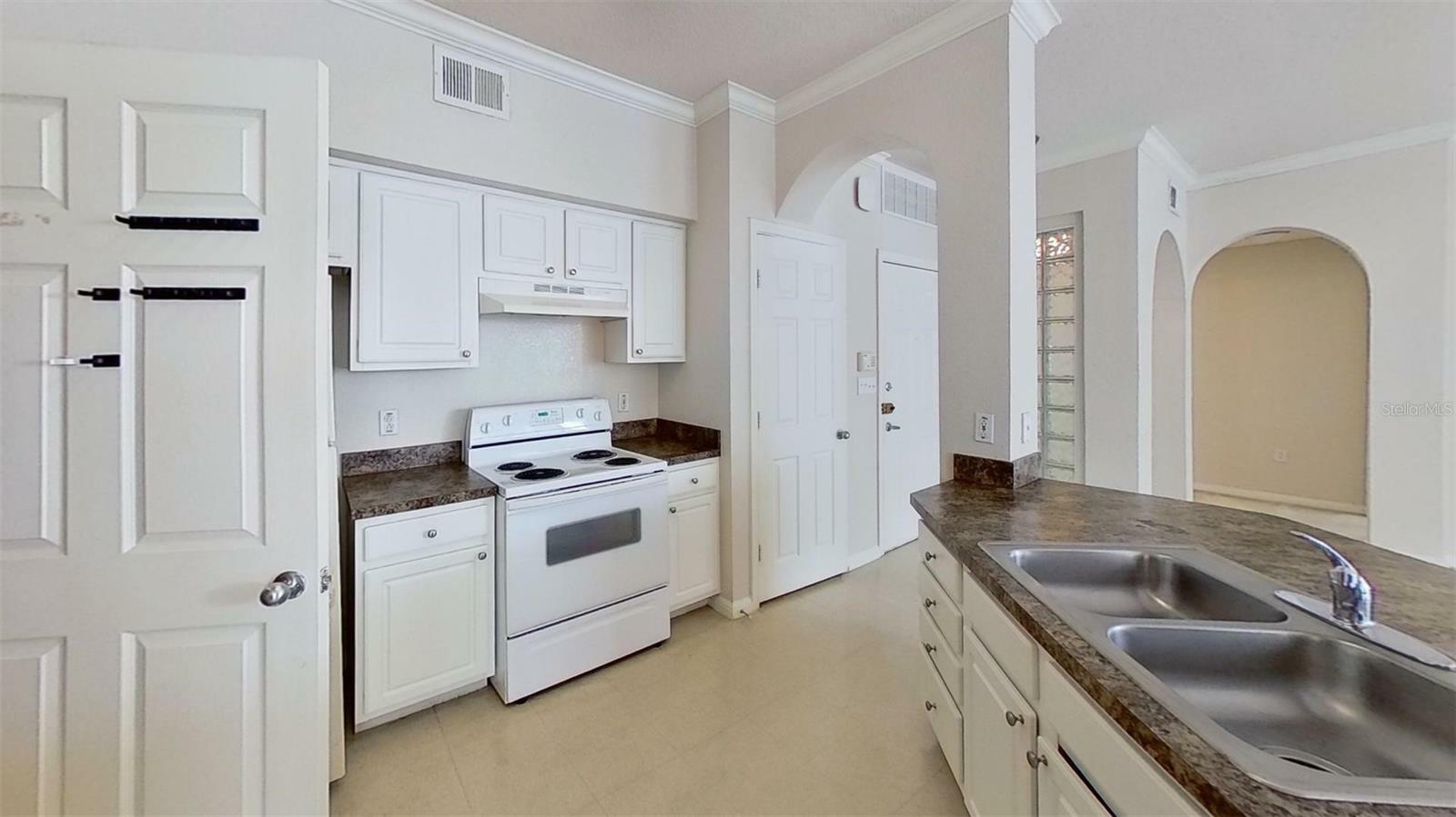 Property Photo:  911 N Orange Avenue 421  FL 32801 