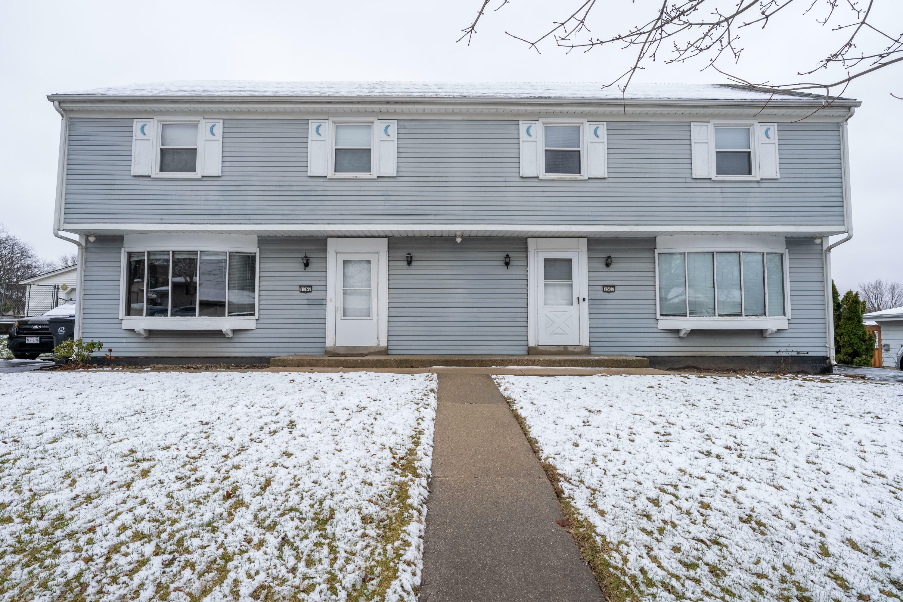 Property Photo:  1567 Dover Dr 1569  WI 53186 