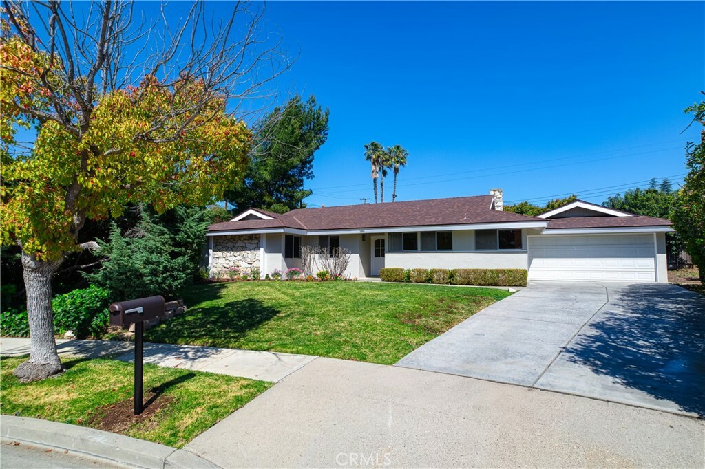 Property Photo:  255 Dyer Court  CA 91360 