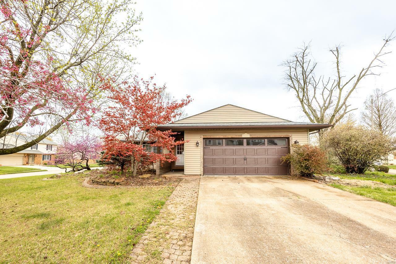 Property Photo:  1000 Regent Court  IL 62025 