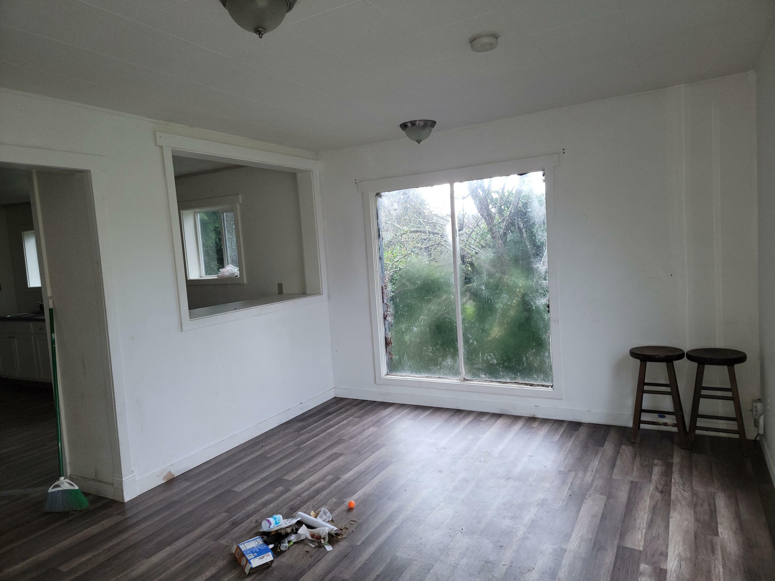 Property Photo:  510 N Collier Street  OR 97423 