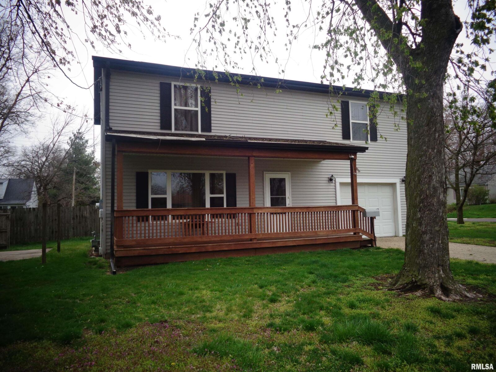 Property Photo: 1311 Lawndale Avenue IL 61554